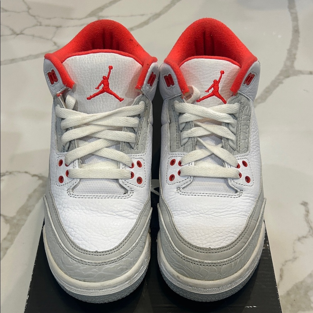 Jordan Girls Air Jordan 3 Retro GS
Sz 6 
White/Crimson-NTRL GRY-WLF GRY